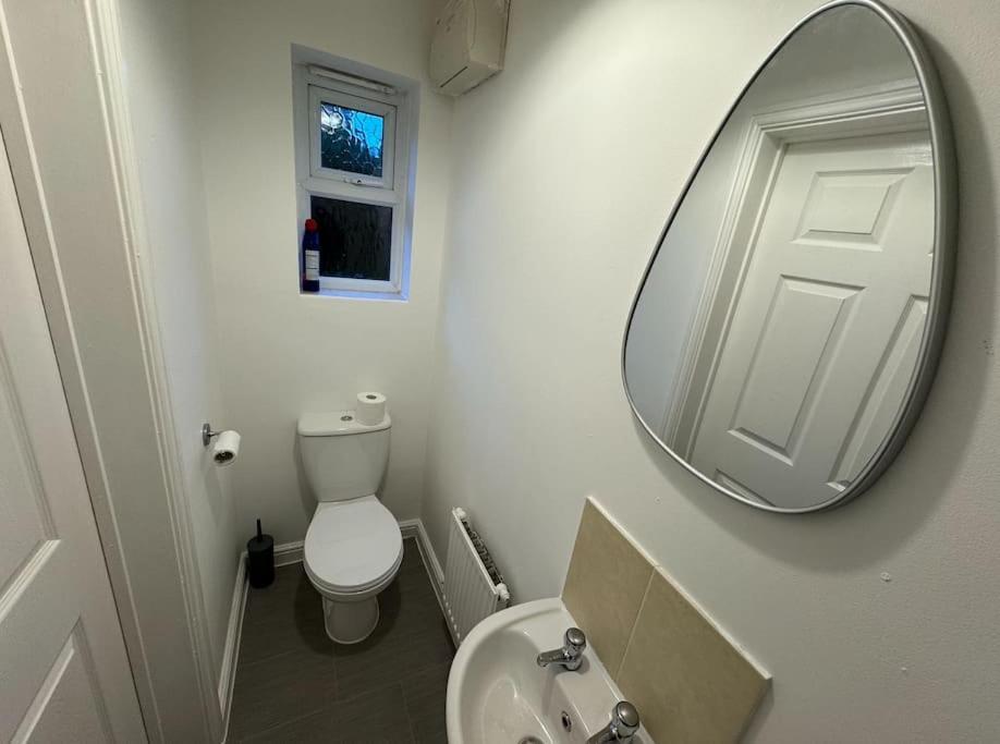 הוילה וולינגבורו Modern Townhouse - 3 Bed 2.5 Bath 2 Private Gated Parking מראה חיצוני תמונה