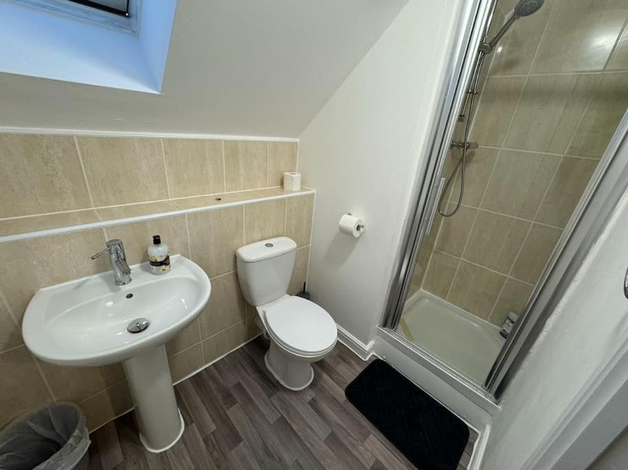 הוילה וולינגבורו Modern Townhouse - 3 Bed 2.5 Bath 2 Private Gated Parking מראה חיצוני תמונה