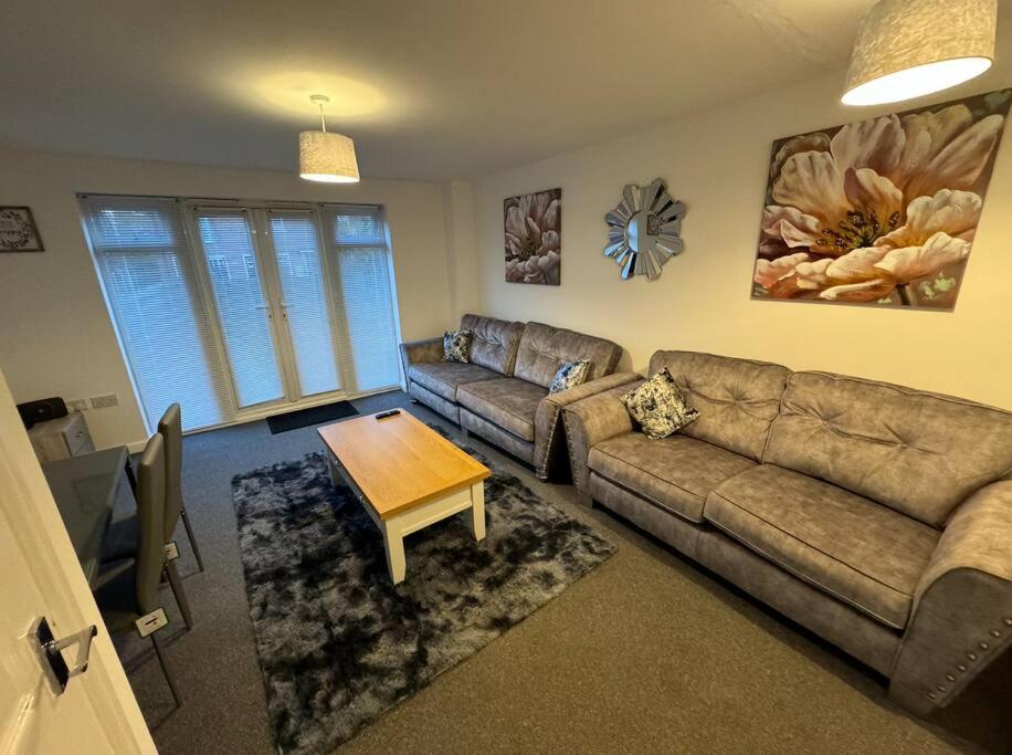 הוילה וולינגבורו Modern Townhouse - 3 Bed 2.5 Bath 2 Private Gated Parking מראה חיצוני תמונה