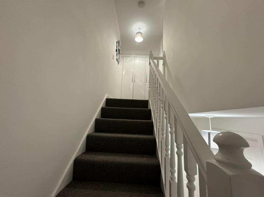 הוילה וולינגבורו Modern Townhouse - 3 Bed 2.5 Bath 2 Private Gated Parking מראה חיצוני תמונה